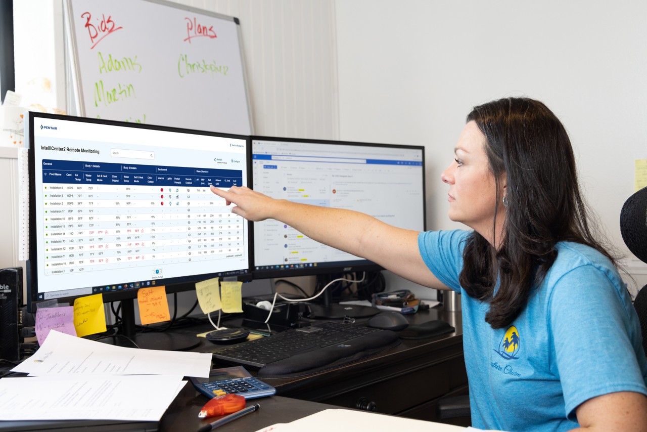 Woman from Southern Charm office pointing to computer